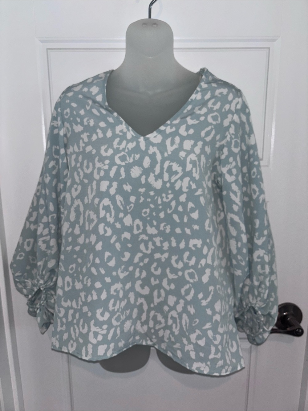 Vine & Love Animal Print Long Sleeve Blouse Size S NWT